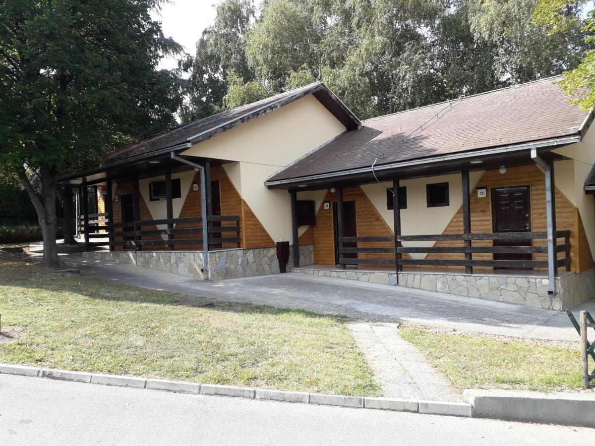Hotel Marina Oasa Grocka ภายนอก รูปภาพ