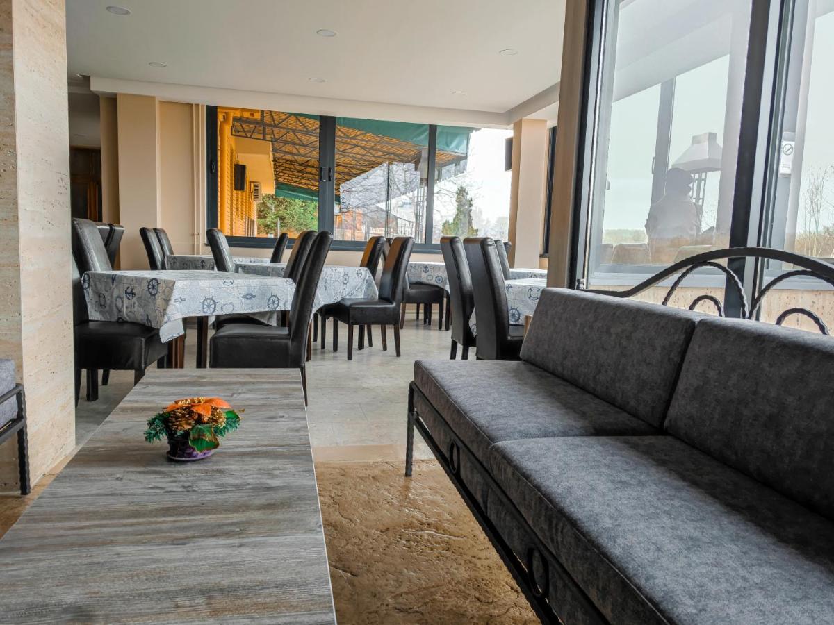 Hotel Marina Oasa Grocka ภายนอก รูปภาพ
