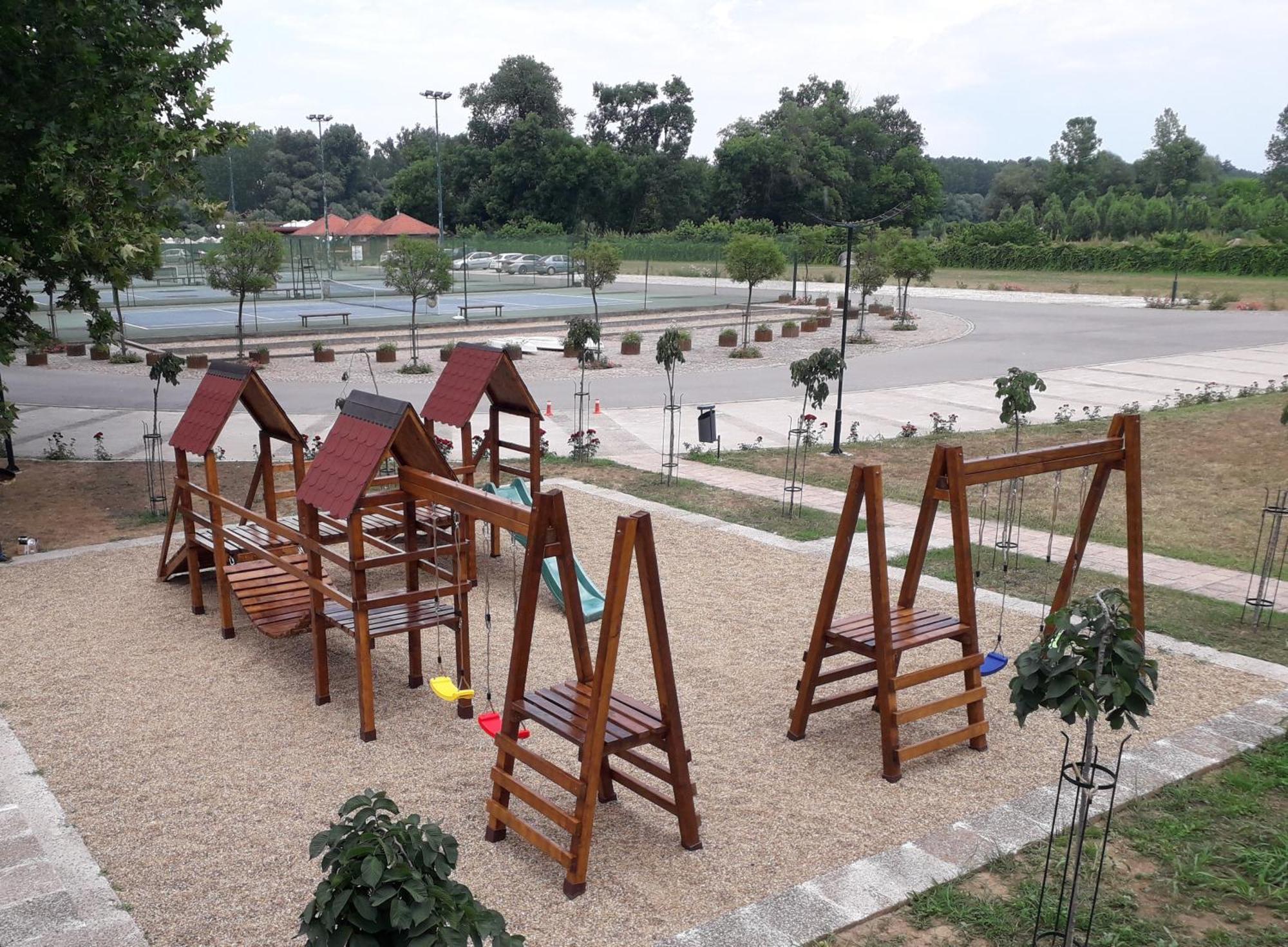 Hotel Marina Oasa Grocka ภายนอก รูปภาพ